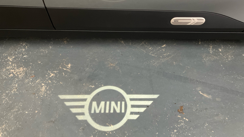 MINI Aceman 135kW E Classic 43kWh 5dr Auto Electric Hatchback